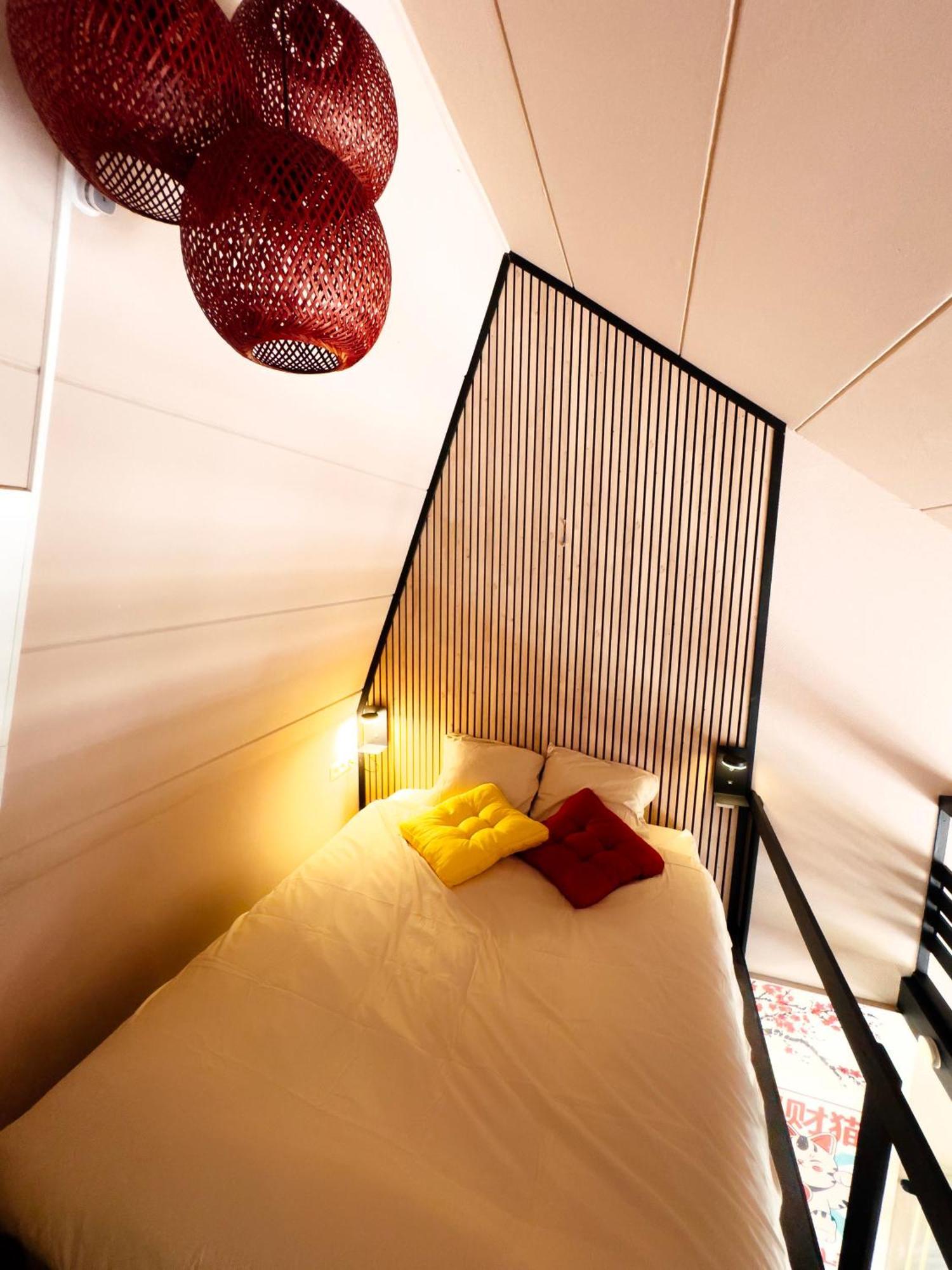 Capsule Lotus-Balneo-Sauna-Billard-Nintendo Hastiere-par-dela Экстерьер фото